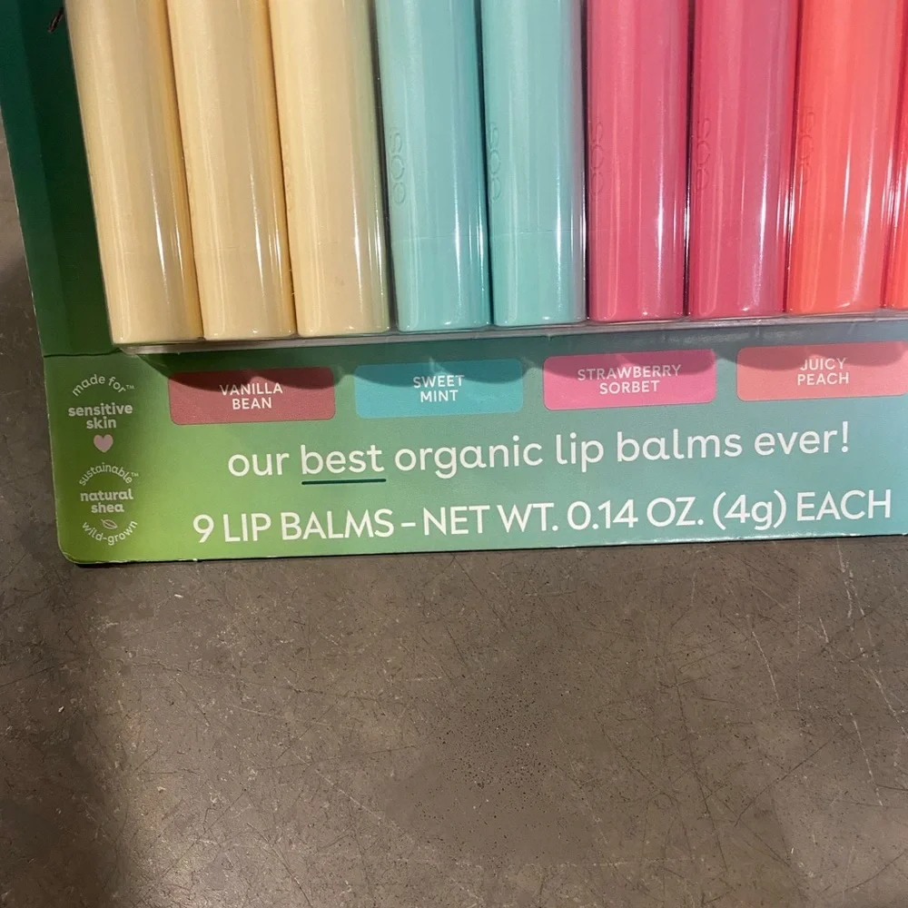 9 organic 100% natural EOS lip balms! A variety of colors and scents- see pic💋
